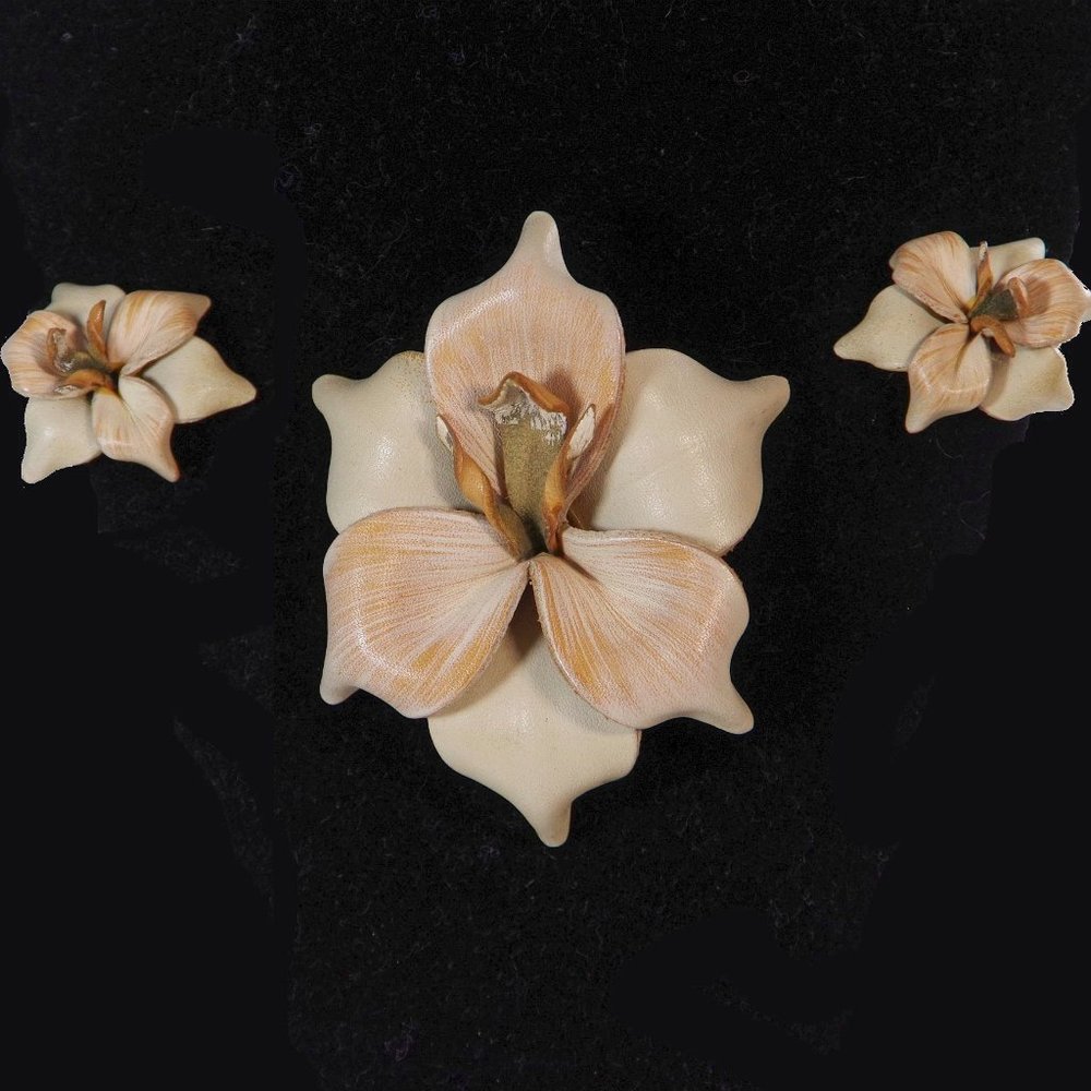RARE Vintage 1970s Handmade Genuine Leather Flower Brooch and Earrings by Daphne